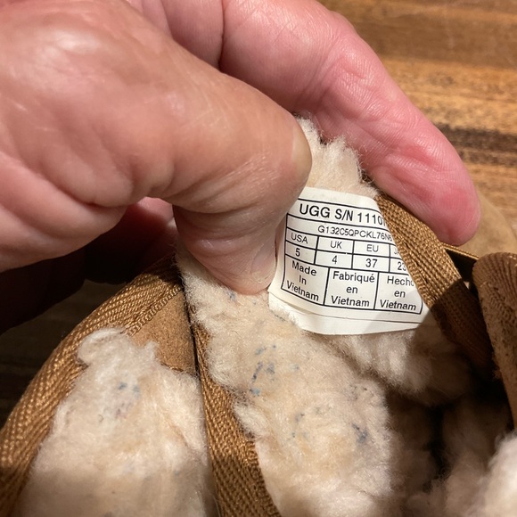 UGG Chestnut Suede Boots with Plush Lining - Picture 9 of 9